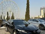 Toyota Camry 2022 года за 17 100 000 тг. в Алматы