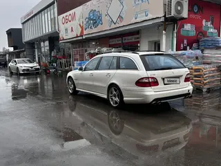 Mercedes-Benz E 240