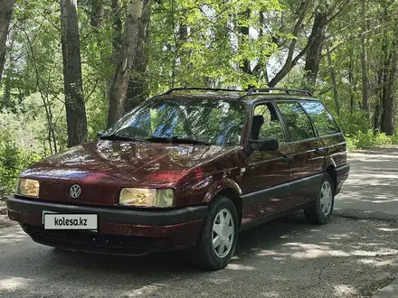 Volkswagen Passat 1993 года за 2 930 000 тг. в Семей – фото 2