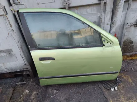 Дверь на Nissan Primera P-11 за 1 000 тг. в Алматы