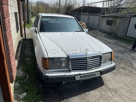 Mercedes-Benz E 200 1989 года за 870 000 тг. в Алматы – фото 2