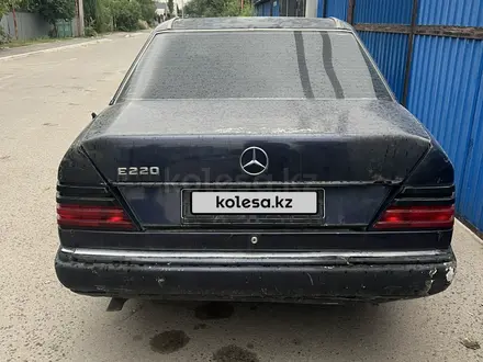 Mercedes-Benz E 220 1992 годаүшін700 000 тг. в Алматы – фото 2