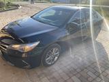 Toyota Camry 2015 года за 9 000 000 тг. в Актобе – фото 3