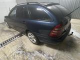 Mercedes-Benz C 180 2001 года за 3 000 000 тг. в Караганда – фото 2