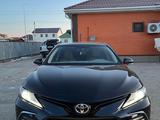 Toyota Camry 2022 года за 21 000 000 тг. в Атырау