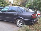 Volkswagen Passat 1995 года за 1 200 000 тг. в Уральск – фото 2