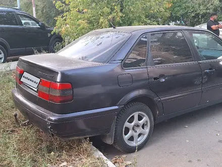 Volkswagen Passat 1995 года за 1 200 000 тг. в Уральск – фото 4