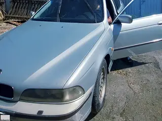 BMW 528