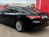 Toyota Camry 2018 годаfor13 000 000 тг. в Уральск – фото 4