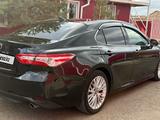 Toyota Camry 2018 годаfor13 000 000 тг. в Уральск – фото 5