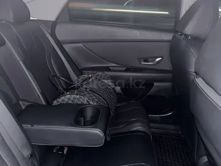 Hyundai Elantra 2021 года за 8 700 000 тг. в Уральск – фото 13