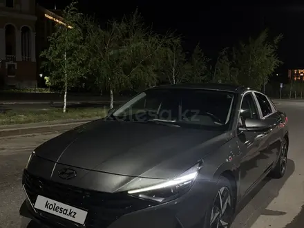 Hyundai Elantra 2021 года за 8 700 000 тг. в Уральск – фото 2