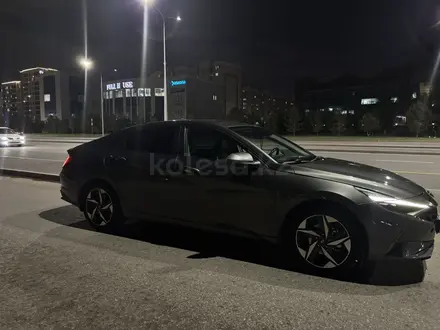 Hyundai Elantra 2021 года за 8 700 000 тг. в Уральск – фото 4