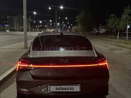 Hyundai Elantra 2021 года за 8 700 000 тг. в Уральск – фото 6