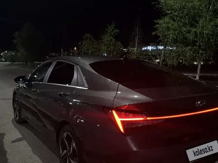 Hyundai Elantra 2021 года за 8 700 000 тг. в Уральск – фото 7