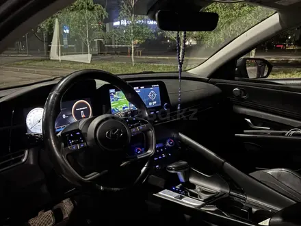 Hyundai Elantra 2021 года за 8 700 000 тг. в Уральск – фото 10