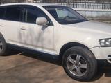 Volkswagen Touareg 2005 года за 4 000 000 тг. в Актау – фото 2