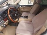 Volkswagen Touareg 2005 года за 4 000 000 тг. в Актау – фото 4