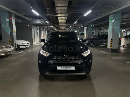 Toyota RAV4 2021 года за 21 000 000 тг. в Алматы – фото 2