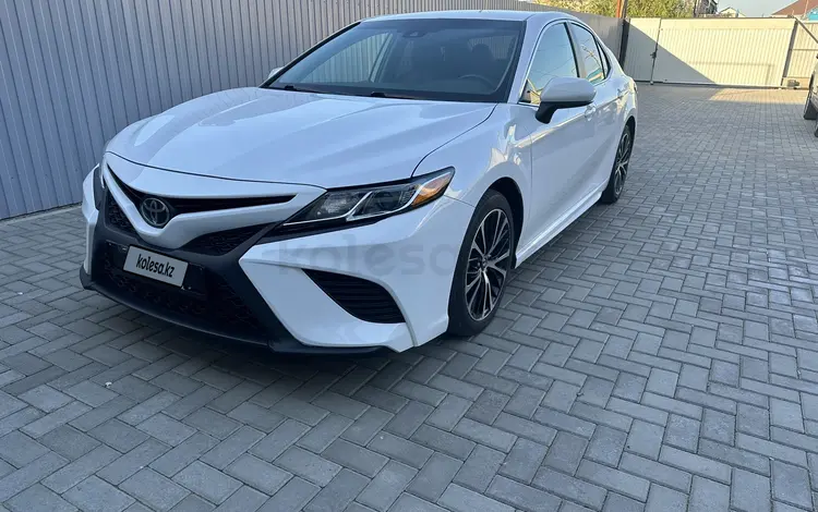 Toyota Camry 2019 года за 9 300 000 тг. в Атырау