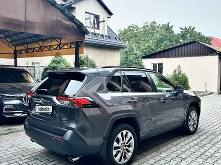 Toyota RAV4 2023 года за 17 500 000 тг. в Алматы – фото 3