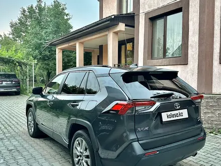 Toyota RAV4 2023 года за 17 500 000 тг. в Алматы – фото 4