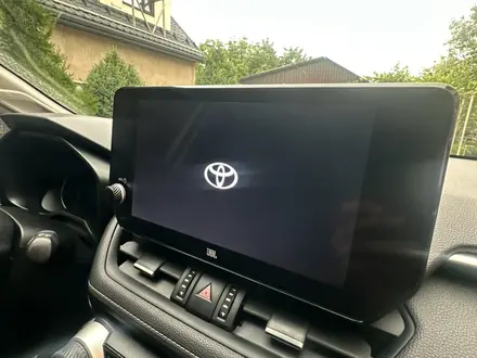 Toyota RAV4 2023 года за 17 500 000 тг. в Алматы – фото 22