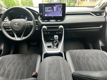 Toyota RAV4 2023 года за 17 500 000 тг. в Алматы – фото 21