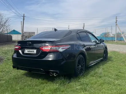 Toyota Camry 2019 года за 9 000 000 тг. в Уральск – фото 3
