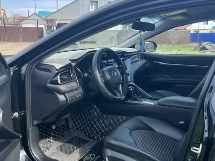 Toyota Camry 2019 года за 9 000 000 тг. в Уральск – фото 11