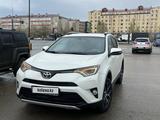 Toyota RAV4 2017 года за 11 350 000 тг. в Актобе