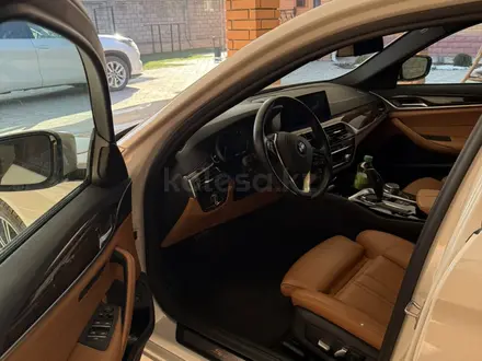 BMW 540 2018 года за 21 200 000 тг. в Алматы – фото 6