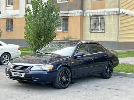 Toyota Camry 1998 года за 3 000 000 тг. в Алматы