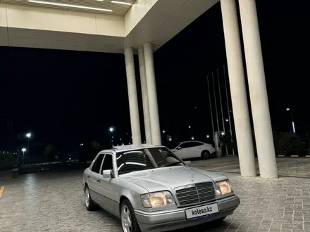 Mercedes-Benz E 280 1993 года за 4 100 000 тг. в Шымкент – фото 3