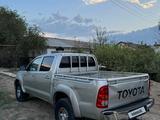 Toyota Hilux 2006 года за 5 000 000 тг. в Атырау – фото 2