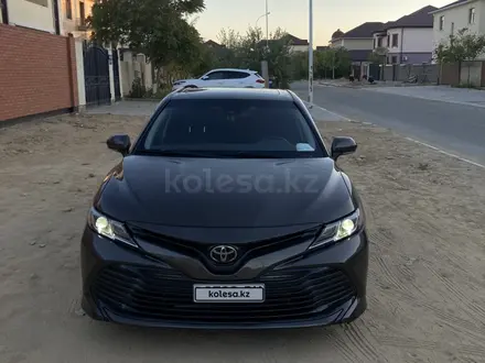 Toyota Camry 2017 года за 9 800 000 тг. в Актау