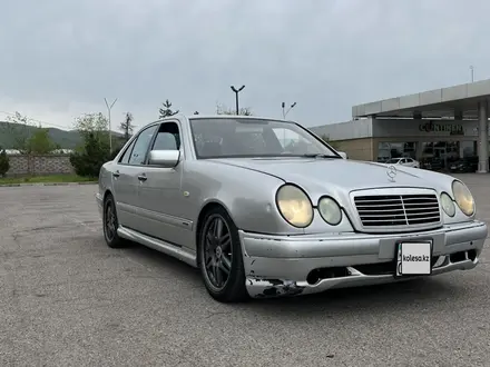 Mercedes-Benz E 320 1996 года за 3 200 000 тг. в Алматы – фото 4