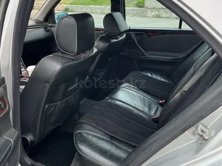 Mercedes-Benz E 320 1996 года за 3 200 000 тг. в Алматы – фото 5