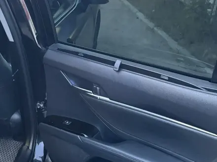 Toyota Camry 2019 года за 14 000 000 тг. в Павлодар – фото 13