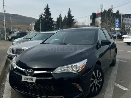 Toyota Camry 2015 года за 6 600 000 тг. в Атырау