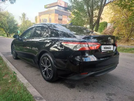 Toyota Camry 2019 года за 11 700 000 тг. в Алматы – фото 16