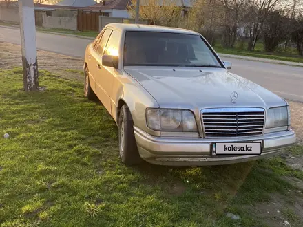 Mercedes-Benz E 220 1994 года за 1 550 000 тг. в Шымкент – фото 2