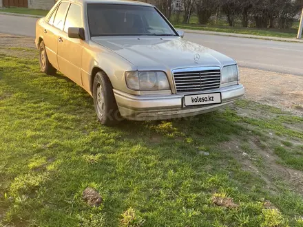 Mercedes-Benz E 220 1994 года за 1 550 000 тг. в Шымкент