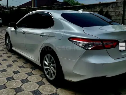 Toyota Camry 2022 года за 14 600 000 тг. в Алматы