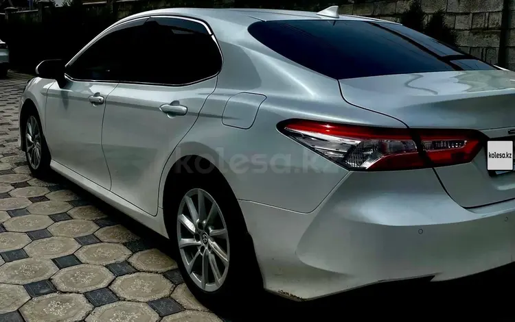 Toyota Camry 2022 года за 14 600 000 тг. в Алматы