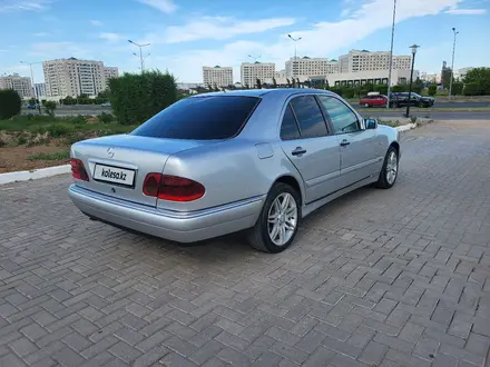 Mercedes-Benz E 320 1995 года за 2 400 000 тг. в Астана – фото 3