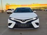 Toyota Camry 2018 года за 13 500 000 тг. в Актау – фото 2