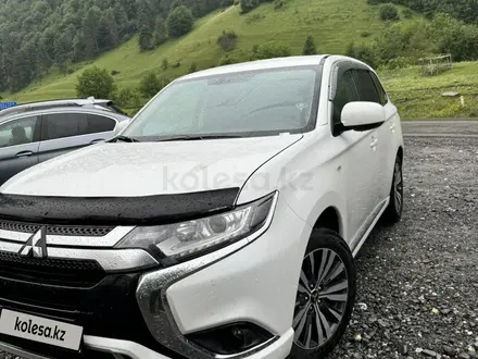 Mitsubishi Outlander 2022 года за 9 000 000 тг. в Атырау – фото 3