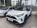 Toyota RAV4 2021 года за 15 600 000 тг. в Астана – фото 2