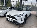 Toyota RAV4 2021 года за 16 700 000 тг. в Астана – фото 2